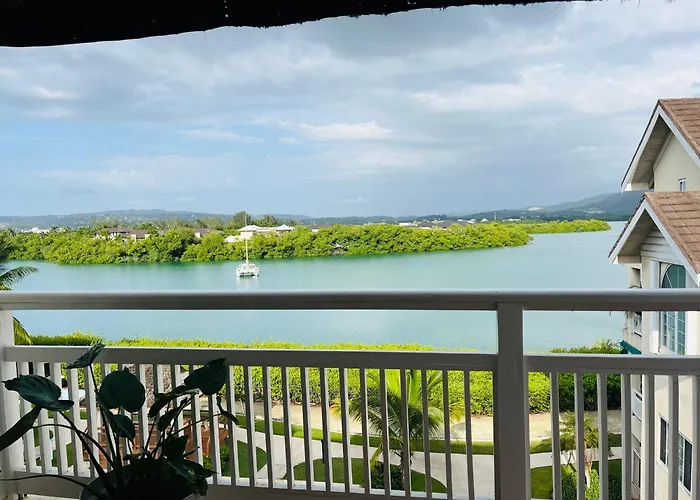 Luxury Apartments And Rooms,The Lagoons